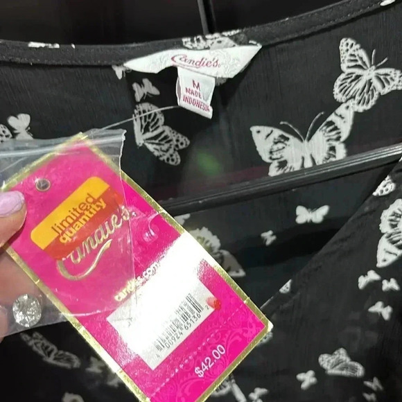 Candie’s Cold shoulder sheer top ice cream parlor butterfly 100% polyester– M - Picture 9 of 10